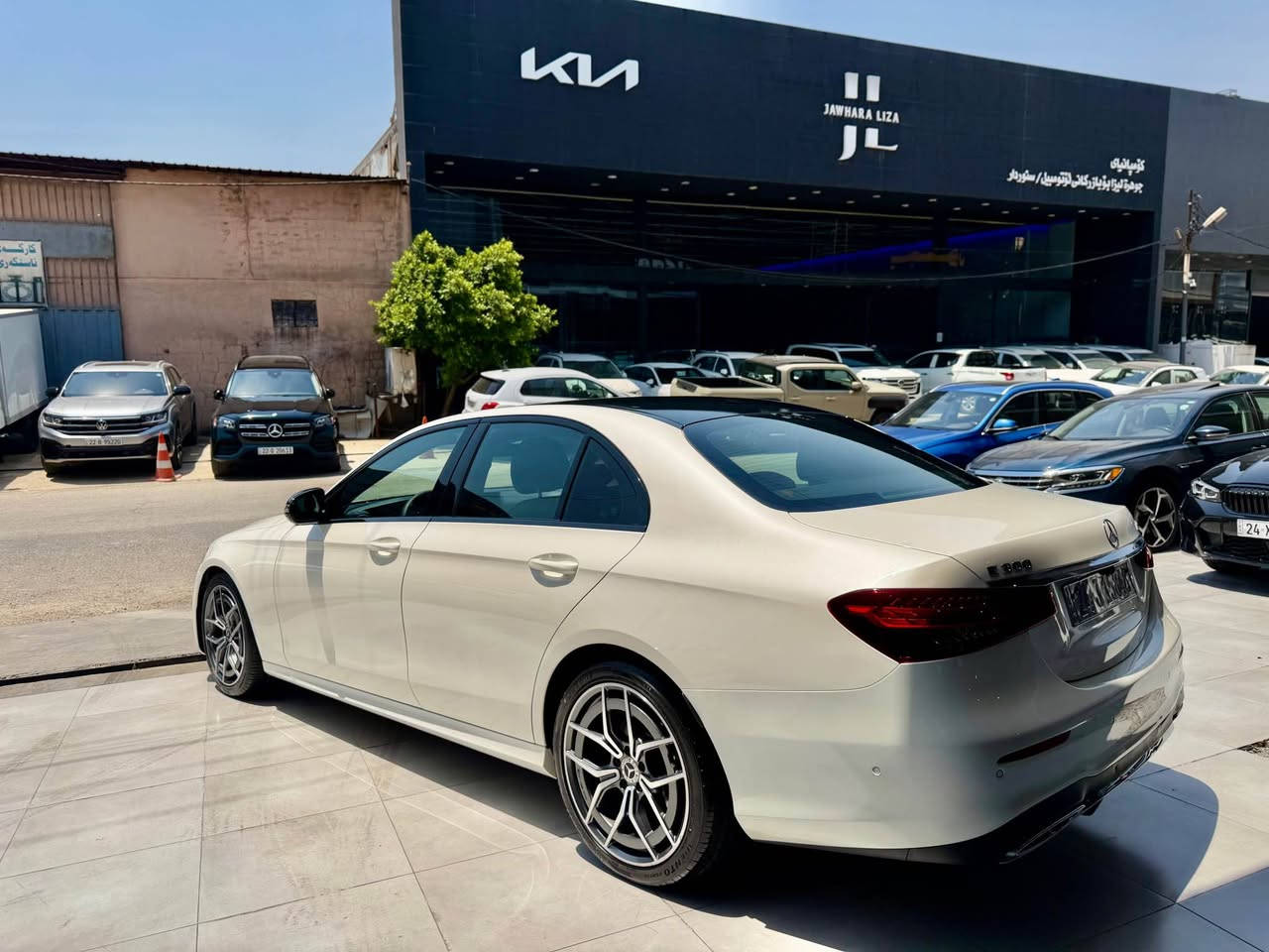 E class 300 
2021 الماني ضمان دولي 
مواصفات 
AMG هيكل بيلاد
حساس خلفي امامي 
اوتو بارك 
اردار كبير امامي سيارات 
ديسكات و ويل AMG بيلاد 
شاشة كبير كار بلةي 
ستيرن S بيلاد 
لايتات multe beem 
سيارة كفالة عام من دعامية حتي دعامية 
حتي شخط بشرط 
٢ سويج بيلاد 
سيارة موجود ب اربيل ٨٠ كم حقيقي ماشي 
٣٣٨$ 
*********** وتس اب 
*********** أربيل, العراق
