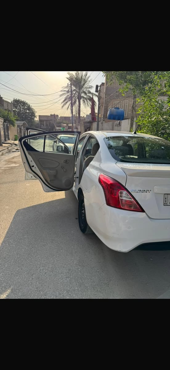 سني موديل 2021 ام البليته الزرقاء بدون حادث بدون صبغ فقط بارد 3 مكانات كير ومكينة وتبريد وحدادي خير من الله السعر 105 وبيها مجال مكان السيارة الحبيبية هاتف ***********

