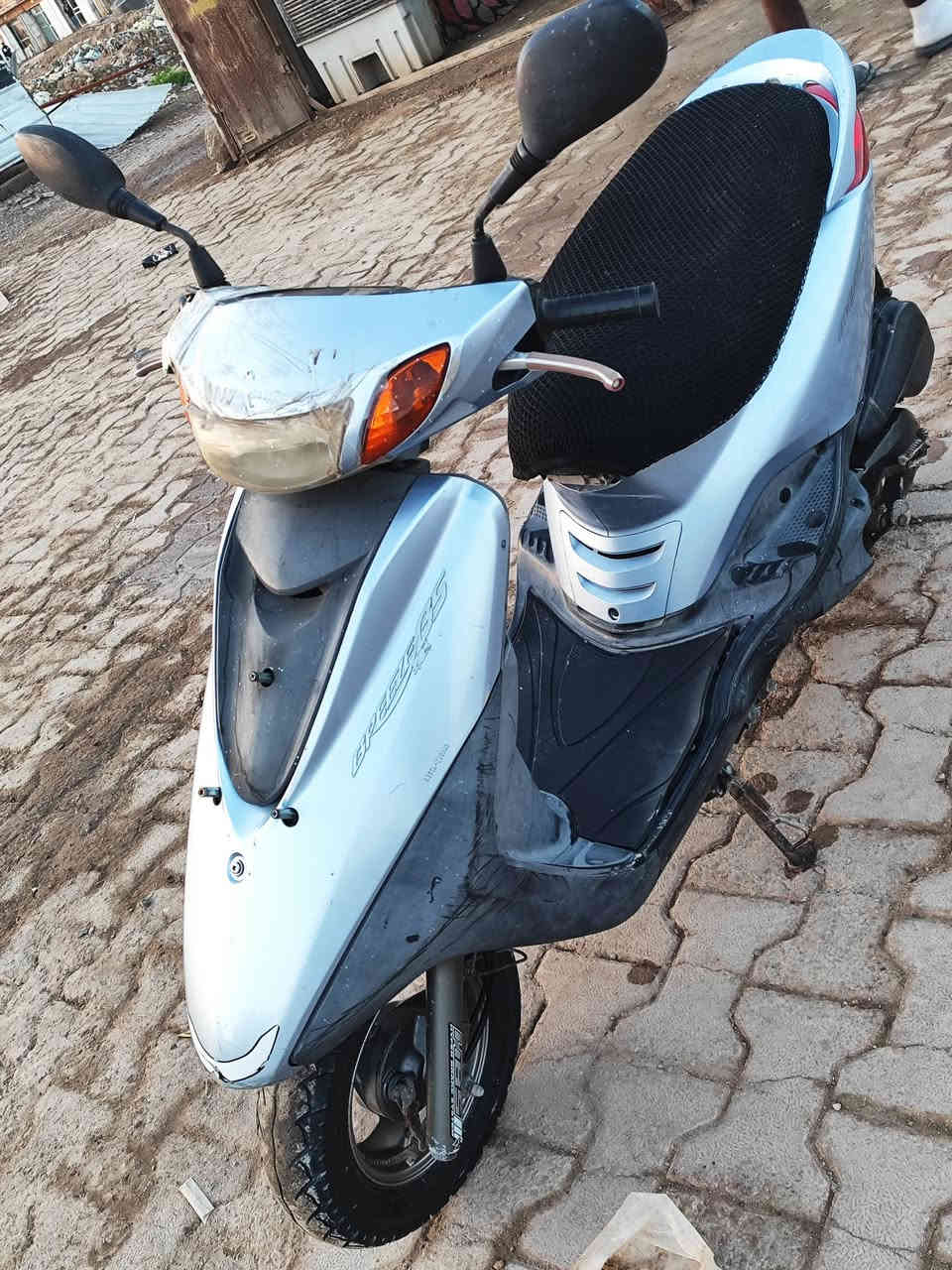 السلام عليكم بريز للبيع كلشي بيهة بلادي برغي ممبدل بيهة مكفول مكينه والباقي كله مكفول ماعده الي ب صوره الي واضح دراجه جديده وتخبل رايده 850 وبيهة مجال مكاني بغداد النهروان الي حاب يتصل ع رقم *********** أو واتساب
