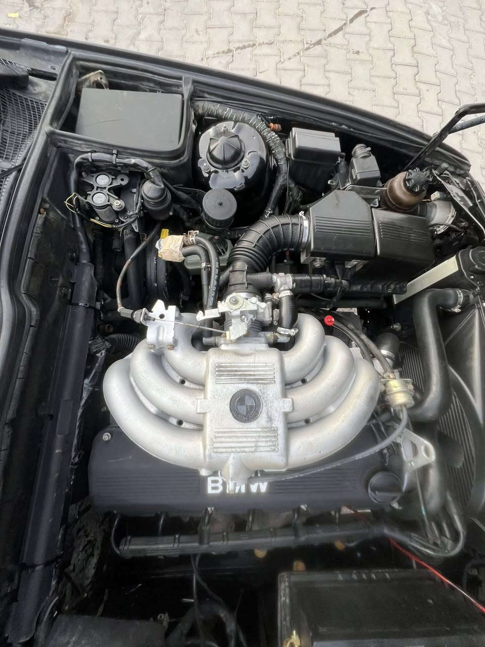 سلام عليكم BMW525iمحرك فل السياره اصل وفصل سياره جاهزه من كلشي نضافه فول سنويه بسمي انه راعيه السياره جواه تخم صدر تاير جديد جواه تخم انجكترات بي ام مالكصه جواه تخم بلكات بوش جدد جواه وايرات كويل وكويل جديد بلادي جواه راديتر جديد منضومه ماء راديتر جديده جوينات كله جدد اسم الحماوه ماكو السياره مابيه نقص الحمدلله النضافه شوفت عينك بيع بسبب ضروف مريض سعر55 وبيه مجال ***********
