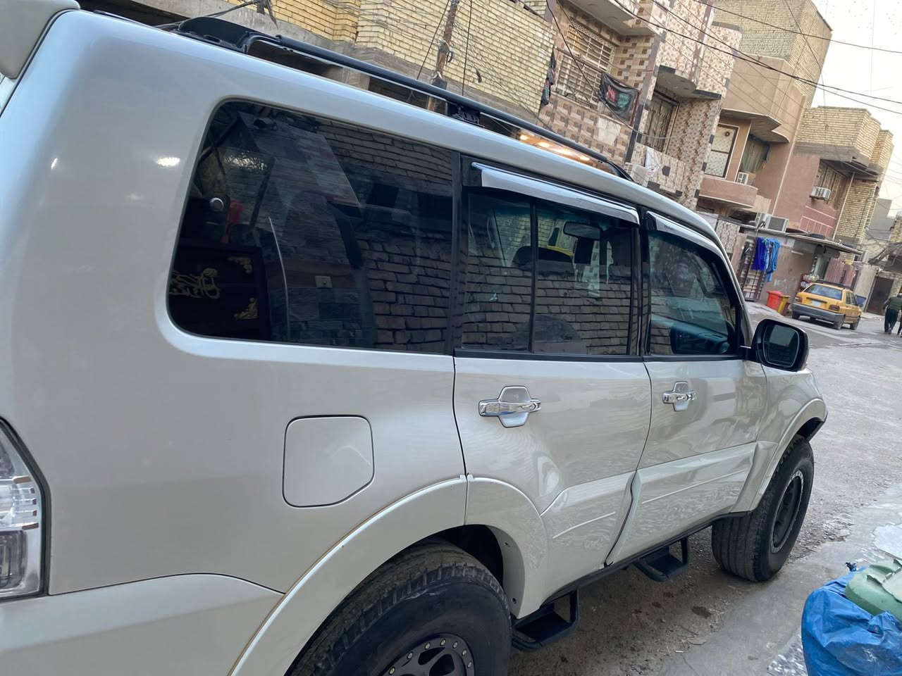 متسيبوشي باجيرو2008
سونر موجود بصور 
رقم بغداد الجديد و هزه جديده 
فول مواصفات
محرك v6.3500. المرغوب 
سبعه راكب 
حساسات خلفيه 
شاشه دفيدي مع كامره 
المري شفط ترحيبيه 
ليد نهاري 
لايت عالي و ناصي زينون 
محرك كير تبريد حداديه كلها كفاله 
دواخل صاج ملكي 
 السعر ١٠٥وبيهه مجال 
و الاتصال 
*********** مكان بغداد
