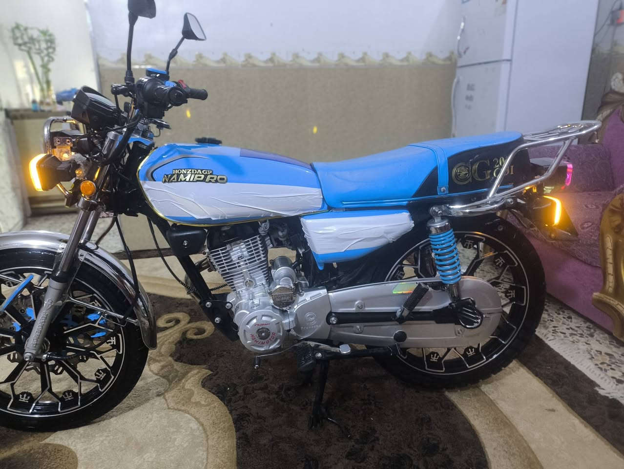 يالله دراجه هونزده موديل2025للبيع السعر 825بي مجال محرك 200ccمحرك ما ممدود عليه صبانه المكان الرمادي جزيره البذياب هاذ رقمي للتواصل ***********مو شراي لا تعبني ولا اتعبك
