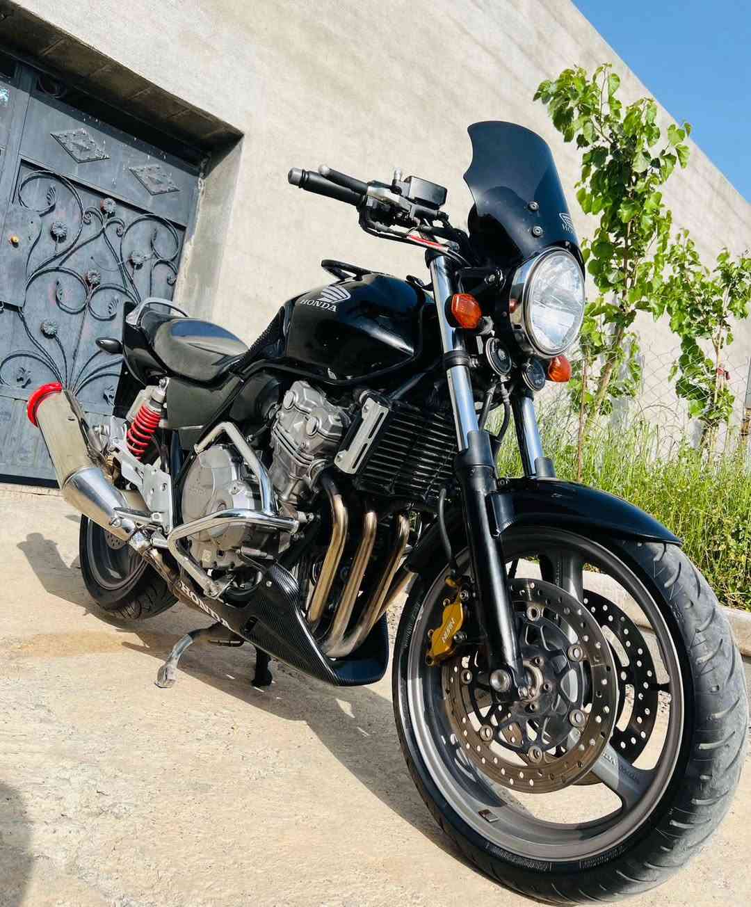 سەرەتا بە ناوی خودا بۆ فرۆشتن:-
Cb400 Super 2010

مۆدێل ٢٠١٠ی نۆزڵ و سۆپەر ٢ سویچی بیلادی لەگەڵدایە و پشت موشەکی بیلادە گێچ ئەلیکترۆنی کامل کاملی بیلادیە هیچی نەگۆڕاوە و مەکینە و گێڕ بە شەرت و کەپس هەتا لایت و گڵۆپەکانیشی بیلادیە گزۆز بیلادیە تایەی دواوە و پێشەوە لۆک بێ عەیب و عار و هەموو شتێکی لۆک و بە شەرت ٤٩٠٠٠ هەقیقی ڕۆیشتووە ماتۆڕەکە بالەیە واتا شەعنە عەزێت نەدراوە و زەختی لێ نەکراوە سایەقێکی ئەوێت و هیچی تر دینار مەسرەفی تێدا نیە موشتەری نیت سەری خۆت و منیش مەهێشێنە گەندە و گاڵ زۆرە ئەگەر پارە بە شت نادەیت لە خزمەتدام(***********)

باسم الله للبيع:

سي بي 400 سوبر 2010

طراز 2010 من الفوهة وسوبر 2 يحتوي على مفتاح بلادي، وظهر صاروخ بيلادا هو الترس الإلكتروني المثالي الذي لم يتغير شيئا، والمحرك والتروس مع الحالة والمكثفات وحتى الأضواء وأضواء عادم بيلاديا، الإطارات الخلفية والأمامية خالية من العيوب وكل شيء من نوع لوك، وبشرط أنه وصل إلى 49000 واقع، المحرك من بالي، أي أنه لم يدفع ولم يضغط عليه، يحتاج إلى سائق ولا يوجد فيه المزيد من الدينار، ليس زبونا لا تدع عقلك وأنا نفلت من العقاب، إذا لم تدفع ثمنه، فأنا في خدمتي (***********).
