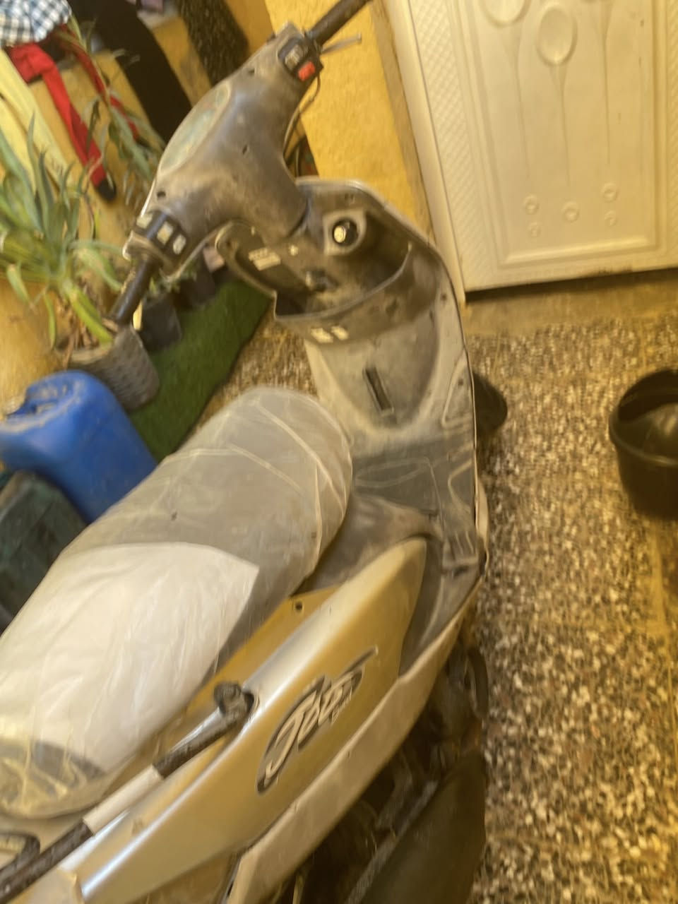 سلام عليكم ماكس منغولي دراجه نضيفه مجفته قبل 4ايام شلعه معدل مكينه خرسه بس براغي الصالنصه مسولكه ونقصه سلف يرادله ترتيبات بسيطه مكاني حسينيه سعر325بيها مجال بسيط *********** واتساب فقط
