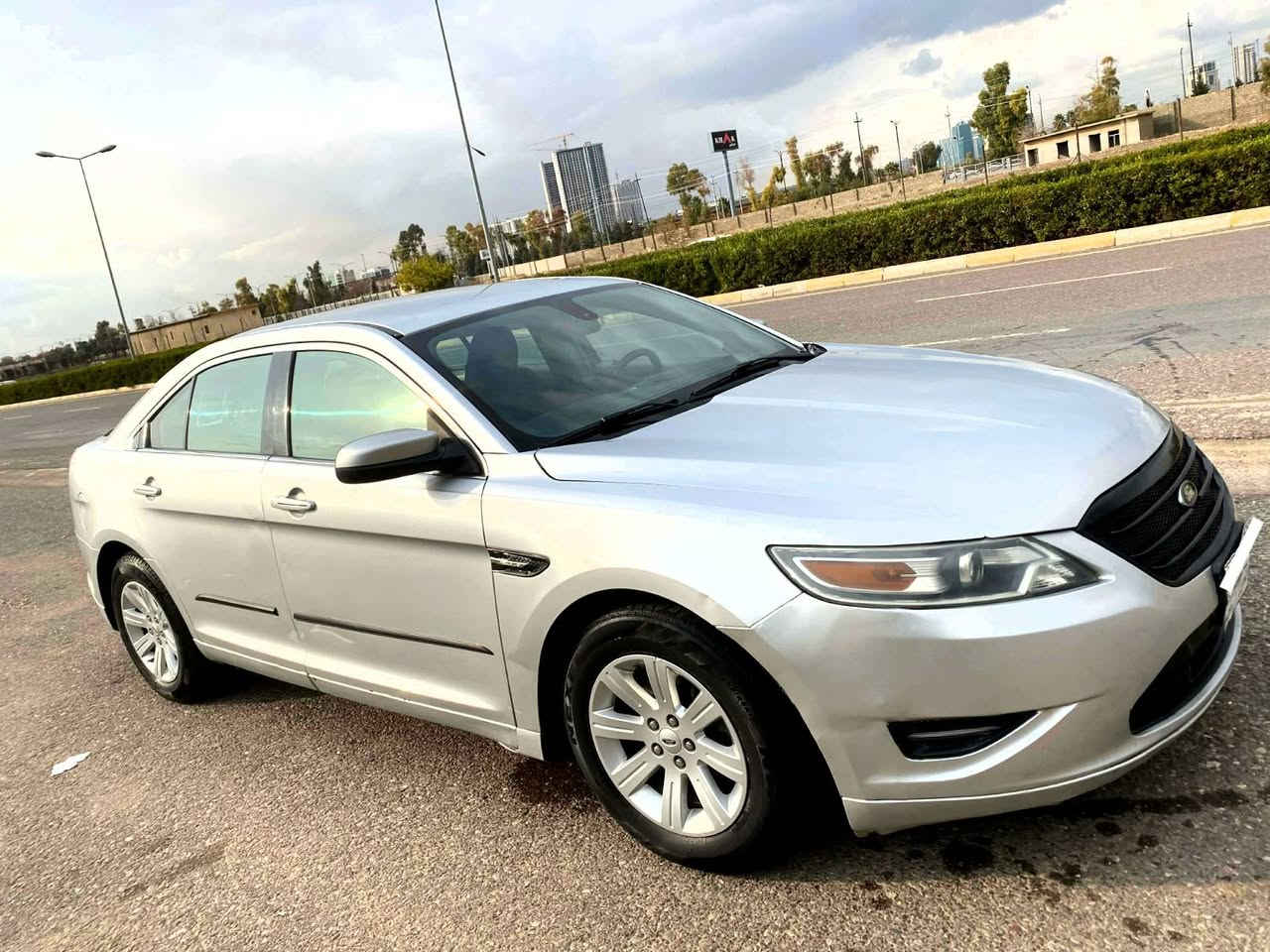 السلام عليكم 
فورد تورس SEL موديل 2010  سلفر 

محرك ٦سلندر حجم ٣٥٠٠ كير اوتوماتيك 

مواصفات sel 

حساس

كامير شاشه

داخل اصفر 

غرامة ٦ ورقة 

ويل كب  طخم تاير  

صبغ ٣ قطع شرط  بدون دواخل وبدون ايرباك بشرط

سعر 88 ورقة 

٣ پارچەی بۆیاغە بۆنیت ودەرگای پشت سایەق و قەپاغ سندوق ٦ وەرقە غرامەی لەسەرە نرخی 88ورەقەیە

مكان اربيل ***********
