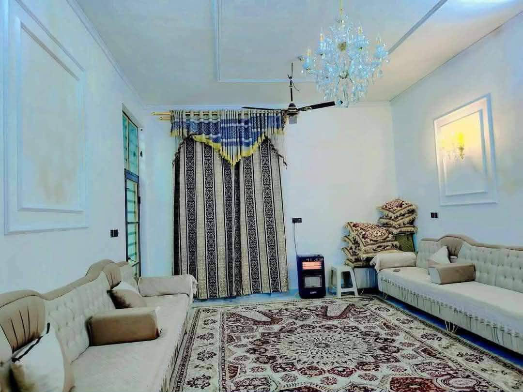 🏡دار للبيع🏡 ***********
المساحة:200 متر مربع
عدد الطوابق:طابقين
نوع السند:#طابو_زراعي_سند_٢٥_أقرار
السعر:خاص وتدلل) 

تفاصيل الطابق الأول:
غرفتين
صالة
مطبخ 
صحيات عدد 2
استقبال
كراج كبير/مكشوفه 2

تفاصيل الطابق الثاني:
غرفة عدد3 
صالة
سطح
مطبك شتايكر
صحيات

الميزات:
ماء
كهرباء
قريب من: قرية الغدير جدا#عرض_13 قريب عله مستشفى

الموقع:🏡 (#توجد_جميع_المساحات)
نجف/ملحق قرية الغدير بسايدين لجدد بشارع 7سنتر النجف, العراق
