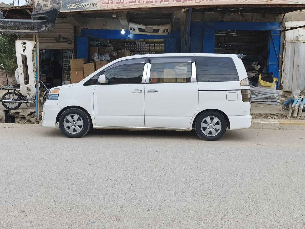 تيوتا فوكسي 2006
السياره فول مواصفات 7 راكب فتحتين سقف حساسات امامي خلفي شاشات 2 كامره خلفيه منضومه زنون عالي ناصي سياره جاهزه من كلشي حداديه جديده تخم تاير مكينه 2000 كير كفاله سياره بأسمي تحويل سياره نقصه بس تبريد فقط مكان السياره ناصريه قضاء الشطره سعره 90
***********
