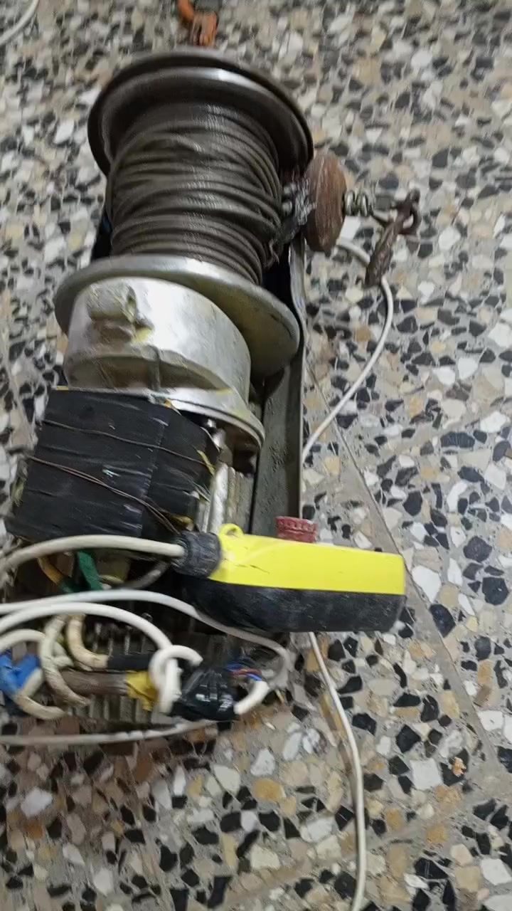 عندي ونج يطالي كامل للبيع موطور ٥٠٠كيلو عرباين ثنين السعر ٥٥٠ قفل بغداد التاجي ***********
