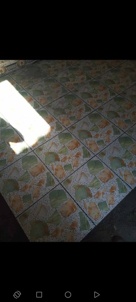 السلام عليك 
عملي بورسلين الواح جداري المتر ب6 
أرضيات المتر ب 5 
سيراميك جداري ب6
عمل نضيف أن شاء الله متفرع حاليا 
عملي نجف وكربلاء 
***********
*********** واتساب 
وافق رحملة والديكم على باب الله
