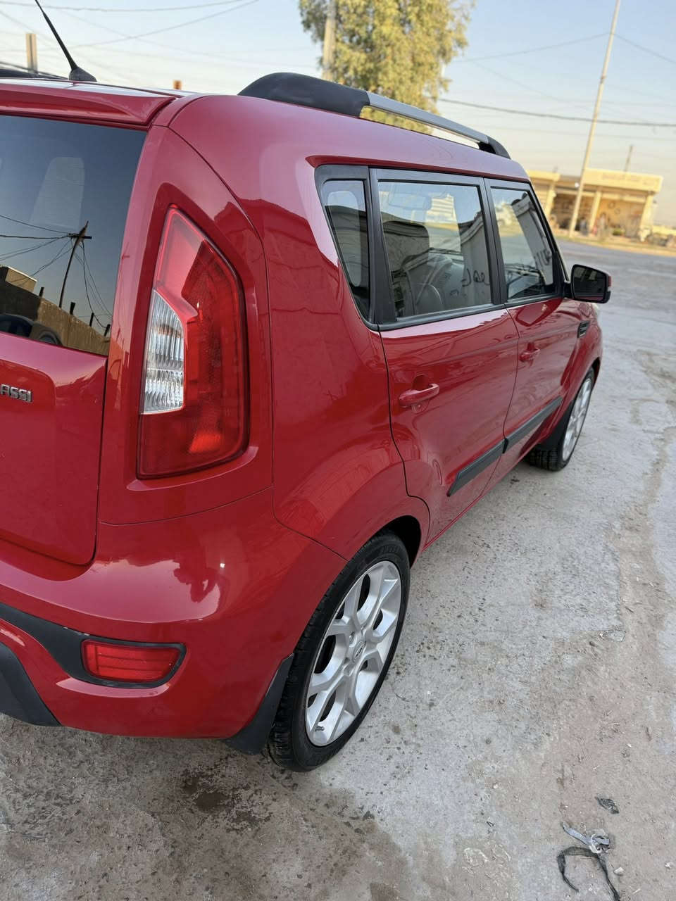 السلام عليكم
صول 2012

خليجي فول مكفوله 

بصمه 

تحكمات

كامره

فتحت سقف 

دمامات 

مكانه نجف 

118 $

***********
