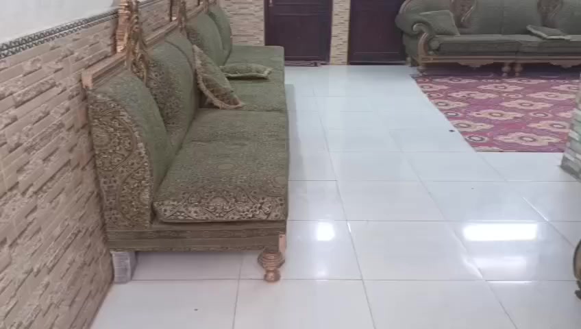 سلام عليكم
المساحه الكليه 950م
 عله طريق الخور قرب قصر مضحي مسيجه  وباب سلايت +بيتين 
ماي خطين من التحليه ومن البترو 
محوله بلباب شارع 15 الاستفسار ***********واتساب فقط
