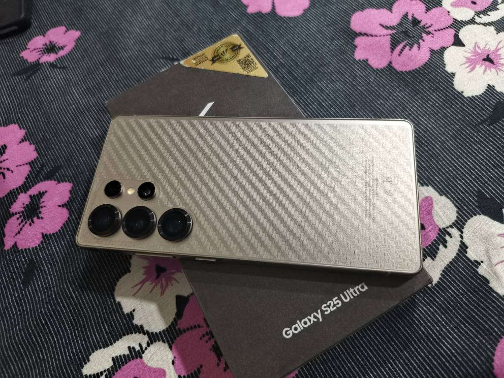 S25 ألترا
نظافة 100%
ذاكرة 256
السعر مليون و100
*********** بغداد, العراق
