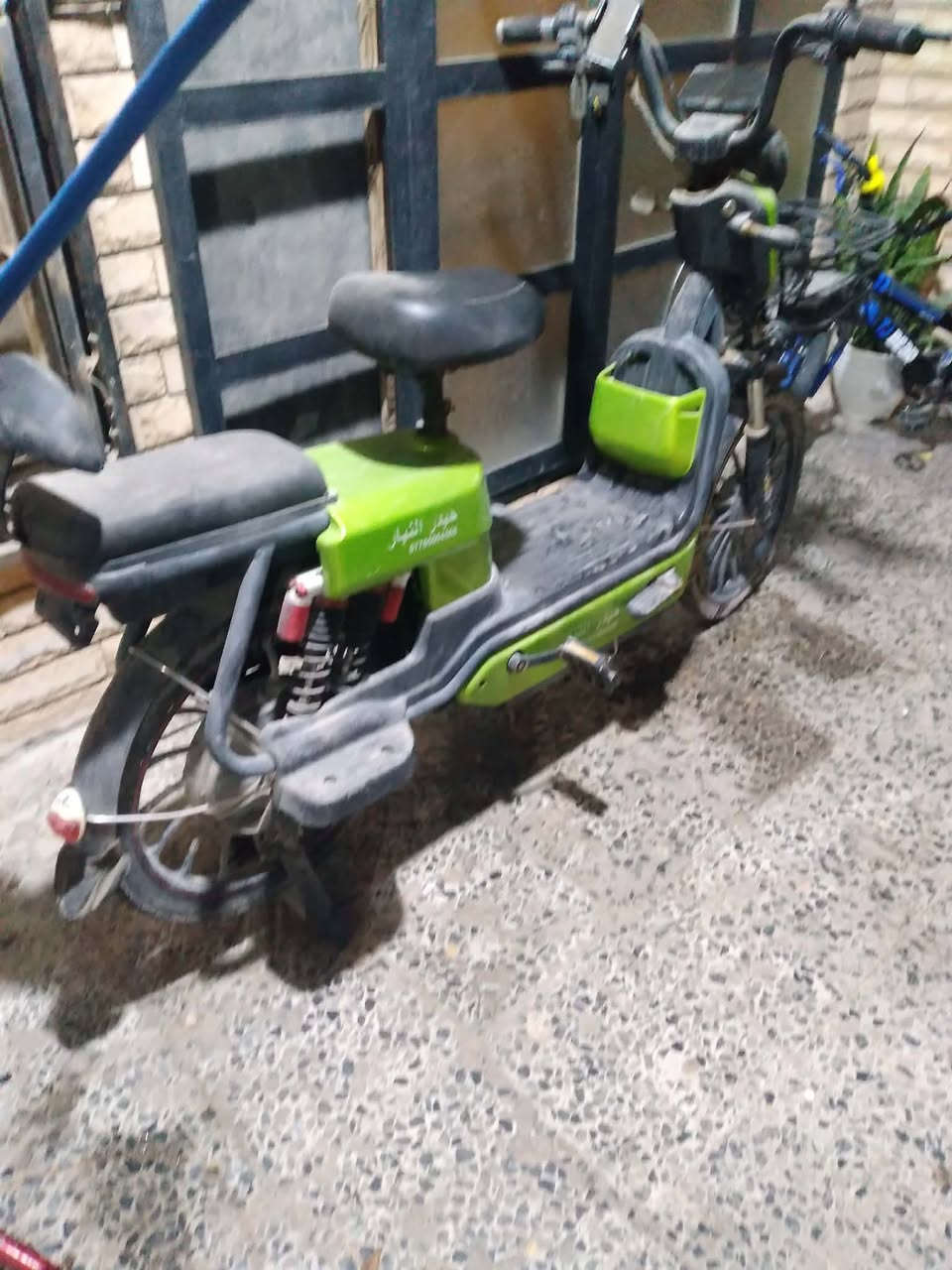السلام عليكم عندي دراجة شحن نضيفة حيل نقصها بس بطاريات استعمال قليل السعر 250 الرقم ***********واتساب
