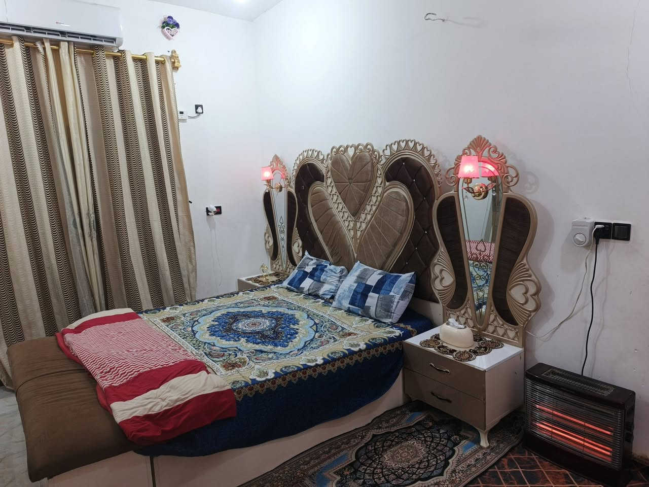 غرفه تركيا ضخمة قياس الكنتور أربع متر أبواب غرفه نضيفه السعر ٥٥٠ ##***********
