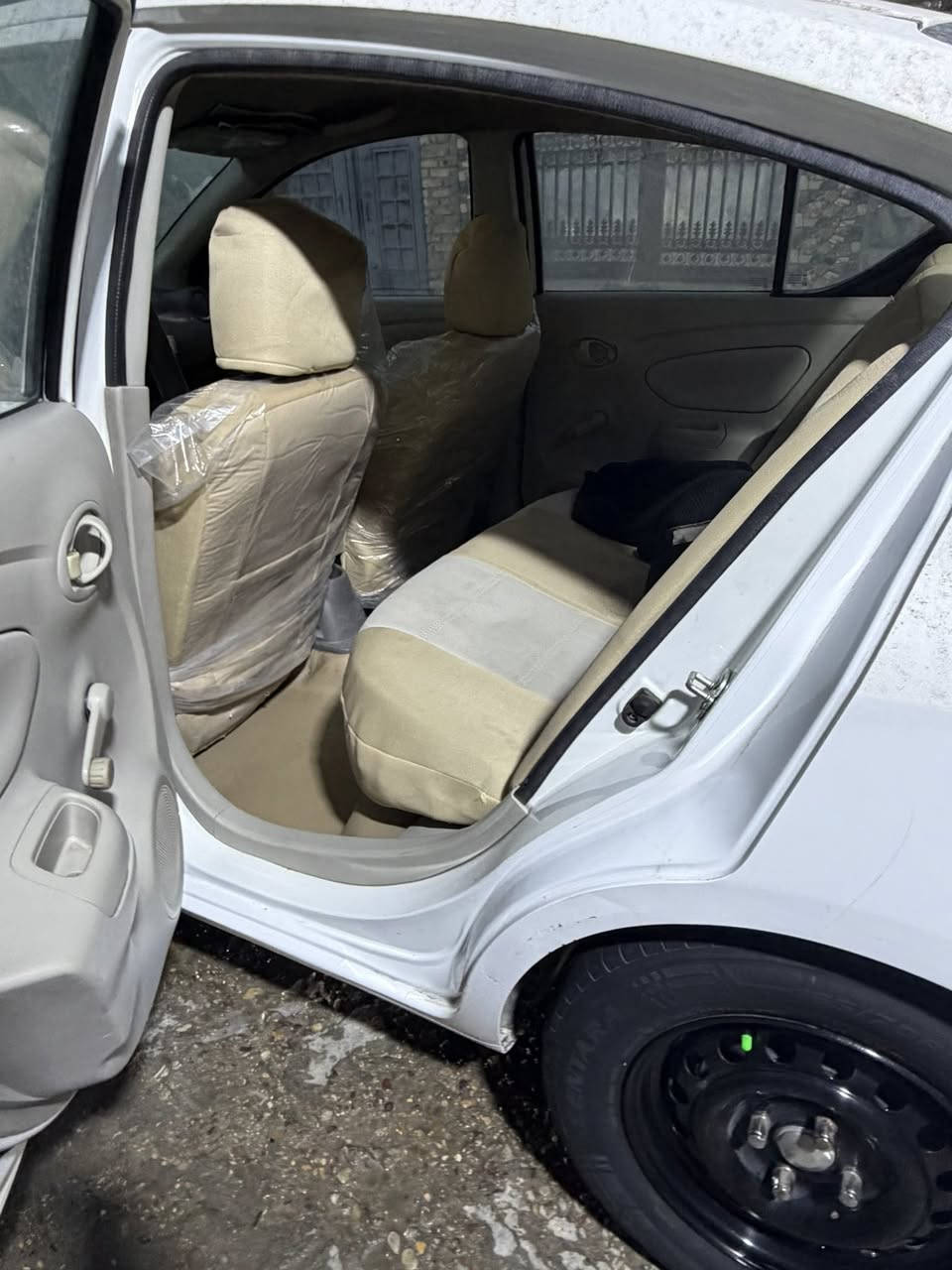 سلام عليكم من رخصت الادمن للبيع نيسان هندي بليته زركه مديل 2019مكفوله ما عده الهلال الخلفي صدر جديد تخم تاير يدات نيكل سبايدر خلفي السعر 96 العنوان بغداد حي الاعلام الهاتف ***********
