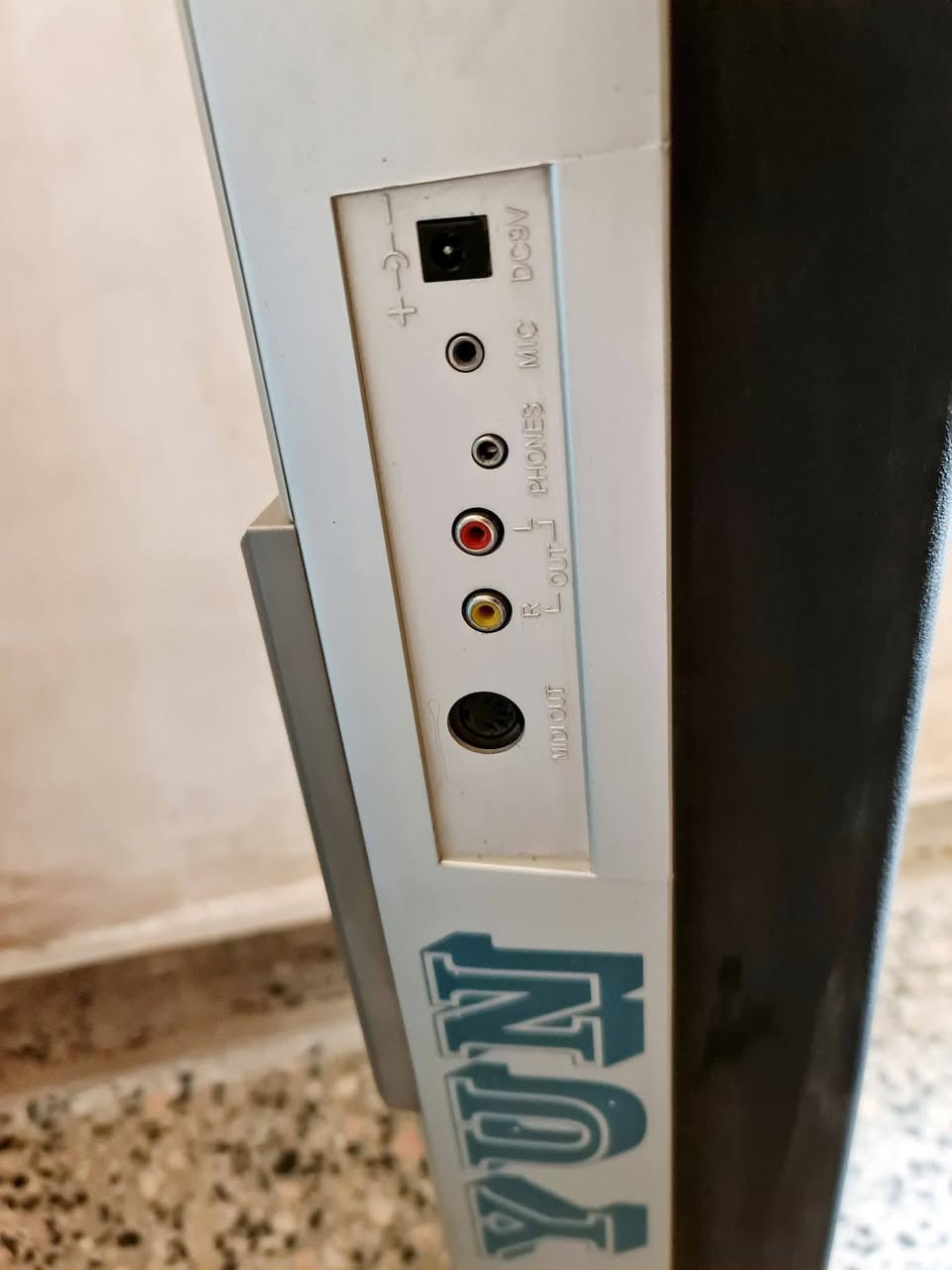 بيانو استخدام قليل بس الشاحنه وكعت ومتشتغل بس موجودة  للبيع بغداد


**إذا كنت صاحب هذا الإعلان وتريد حذفه لأي سبب، رجاءا أرسل رسالة إلى الدعم الفني**