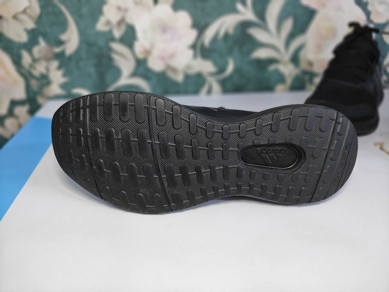 اديداس قياس 38 
النضافة 💯 
السعر 20


**إذا كنت صاحب هذا الإعلان وتريد حذفه لأي سبب، رجاءا أرسل رسالة إلى الدعم الفني**