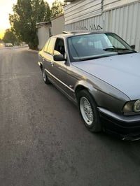 BMW535 للبيع او مراوس حسب القناعة السيارة نضيفة نقصها ايرفلو للاستفسار...