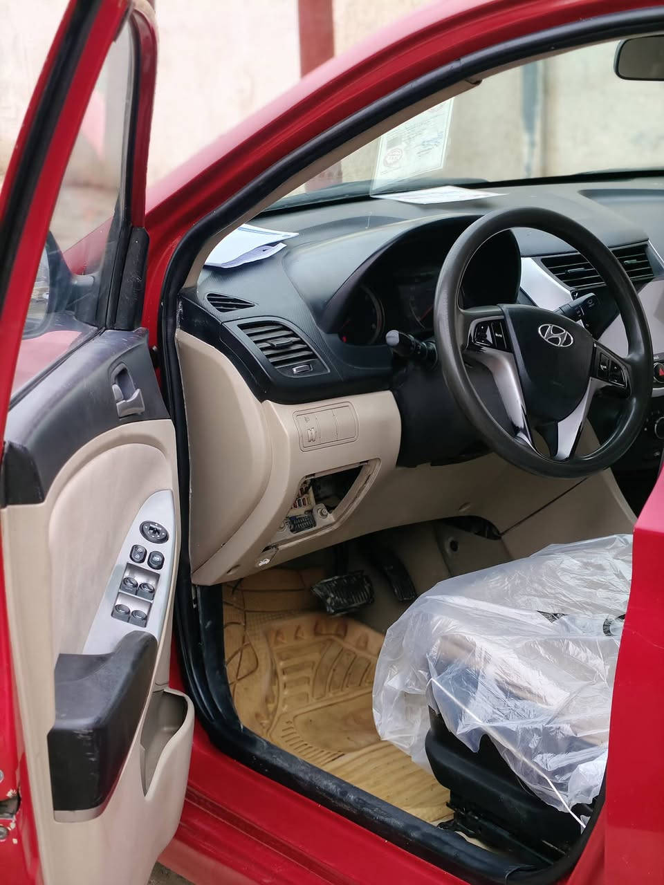 السلام عليكم سياره نوع اكسنت موديل 2015 سنويه لل30 بسمي
السعر 75 وبيها مجال قليل الشراي يتصل ***********
