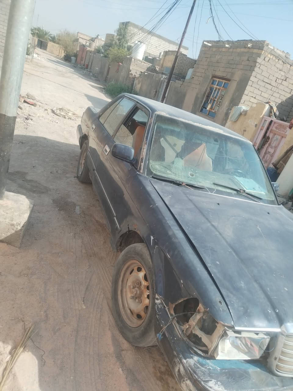 سلام عليكم سياره سيدان للبيع رقم ألماني وسنويه صاحبها ماندله مكان سياره ناصريه سوق الشيوخ مكينه دخان بيهه  كير  نضيف ***********
