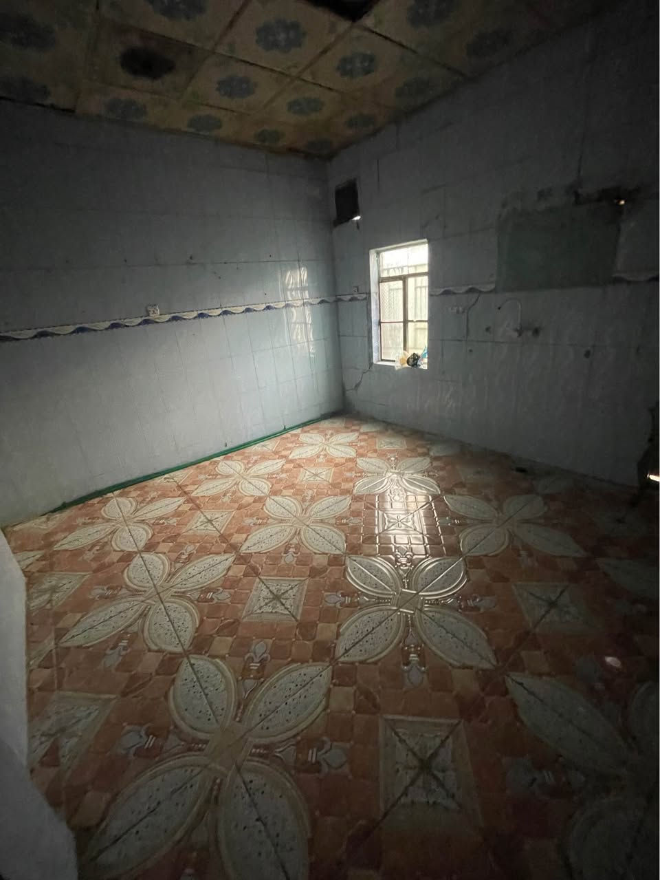 بيت طابو صرف بناء كله طابوق مسلح صب تنومه شارع المصرف شارع فرع مقرنص وتبليط المساحه 265 طابقين للتأكيد طابو صرف مو زراعي للاستفسار اكثر *********** شط العرب, البصرة
