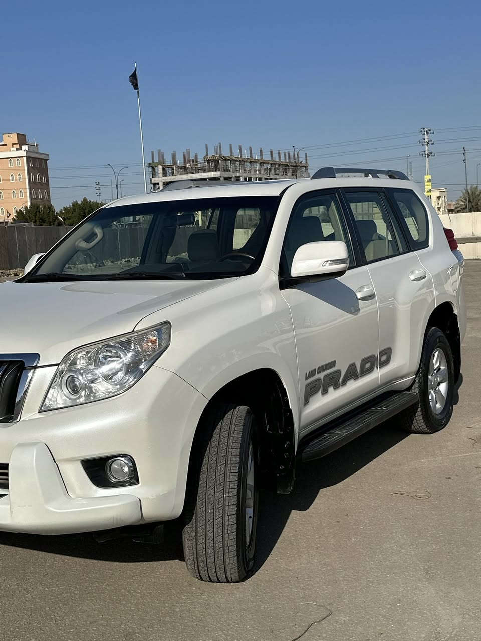 السلام عليكم برادو كويتيه فول مواصفات 1/1 مويل 2013 مكفوله من كلشي لا صبغ لا بارد لا تبديل رقم بغداد الجديد السياره جاهزه من كلشي او جديده ماشيه 175 الف السياره دبل تانكي مكان السياره كربلاء  سعر 298 او بيه مجال قليل لل استفسار رقم الهاتف ***********
