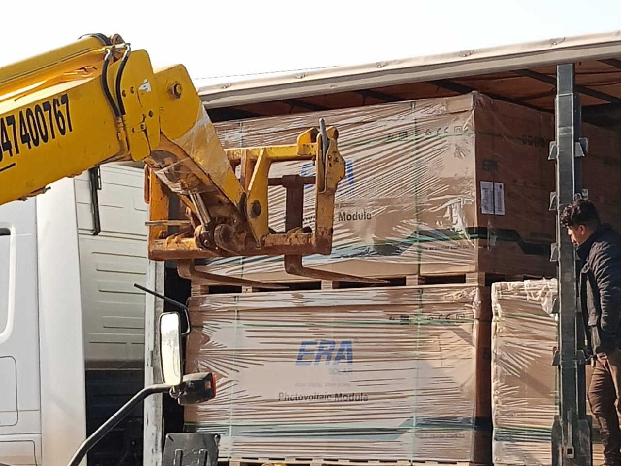 ✨ هناك عروض مميزة من قبل شركة النور الهندسية للطاقة الشمسية على أسعار منظومات الطاقة الشمسية ✨
بسم الله ما شاء الله 🌿
⚡ إنجاز جديد يُضاف إلى سجل أعمال شركة النور الهندسية للطاقة الشمسية ⚡
📍 تم بعون الله نصب منظومة طاقة شمسية متكاملة في:
قضاء الشرقاط – قرية الجميله 
🏡 منزل الأخ  الاستاذ  محمد الجميلي 
🔌 تفاصيل المنظومة: ✅ 15 أمبير نهاري
✅ 15 أمبير ليلي
💡 نعمل في شركة النور الهندسية على توفير طاقة نظيفة، مستقرة، وموثوقة لأهلنا الكرام، مع الالتزام بأعلى معايير الجودة وخدمة ما بعد التنصيب بكل أمانة واحترافية.
🔹 خدمات إضافية تقدمها شركة النور الهندسية:
📦 تجهيز كامل لأصحاب المكاتب والشركات بأسعار جملة تنافسية.
💳 إمكانية التقسيط على منظومات الطاقة الشمسية لتسهيل الدفع على الجميع.
📸 منظومات كاميرات مراقبة عالية الدقة من شركة Tendy العالمية،
📷 بالإضافة إلى كاميرات متحركة (PTZ) بإمكانيات تصوير متقدمة ورؤية ليلية واضحة.
🔧 مركز صيانة متكامل للإنفيرترات والأجهزة الكهربائية، بخبرة هندسية معتمدة.
☎️ للاستفسار والتواصل:
📞 ***********
📞 ***********
📍 الموقع:
محافظة صلاح الدين – الشرقاط – سايدين – قرية الحورية – مقابل محطة الأرجوان
✨ شركة النور الهندسية… ثقة، جودة، وطاقة مستدامة ✨
