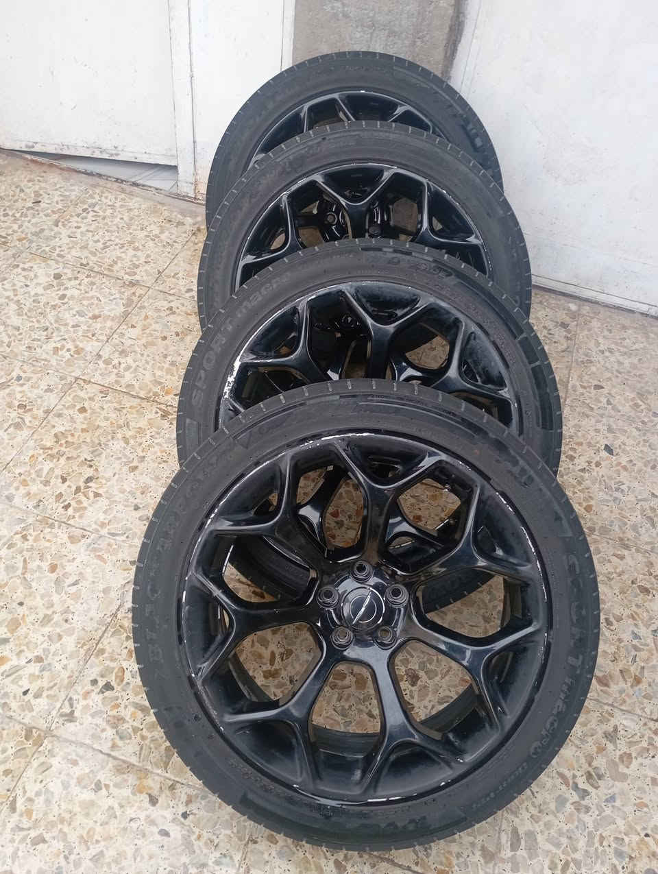 سلام عليكم اخوان عندي ويلات حجم 20 نقشة العنكبوت للبيع وهنة والتايرات إنتاج 25 سعر 350 مابيها لا تصليح ولا فطر ولا رجفة بالمشي مكاني بغداد الشعب ***********
