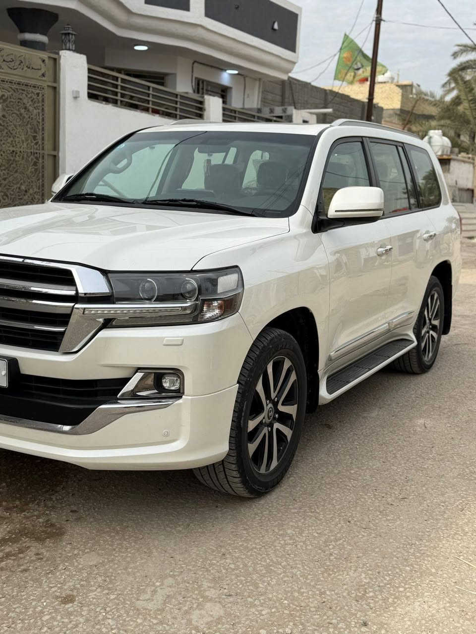 السلام عليكم للبيع لاندكروز موديل 2019 ابريم اصلي رقم بغداد الجديد دولي بسمي مشروع وطني تحويل مباشر سياره مكفولة كفاله عامه من صبغ والتبديل وفتح. 
فول مواصفات 1/1
بصمه تشغيل
5بصمات ابواب 
فتحه سلايت
كشنات ثنين كهرباء ثلاث حركات 
كشنات جلد اصلي
ديفيدي بل قماره 
عداد لكزز
زراكات
اشارة لكزز
مري قلاب
مري شفط
جنطه شفط
شاحن 
دبل ماوس
مثبت سرعه
سبعه راكب
ثلاث قطع تبريد
مطفايه حريق
محرك V6 
8ايرباك
حساس امامي
حساس خلفي
تحكمات ستيرن كامله
كامرة دوارة
وباقي مواصفات البريم معروفه. 
 ماشيه.(70)الف حقيقي
السعر (525 )ورقه $ وبيها مجال 
اللاستفسار اتصل على الرقم
*********** مكاني بابل
ملاحظة أنا مكلف بالنشر فقط.
