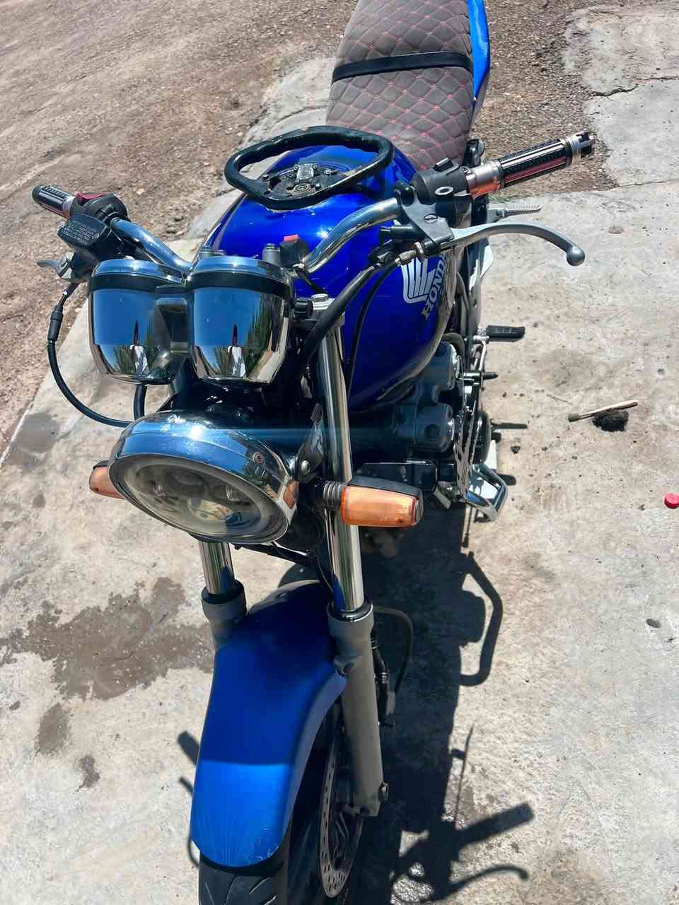 سيبي فور 400 دراجه جاهزه مانقصه شي نكره وراق كامله سعر مليون 300 اوبيه مجال  ***********
