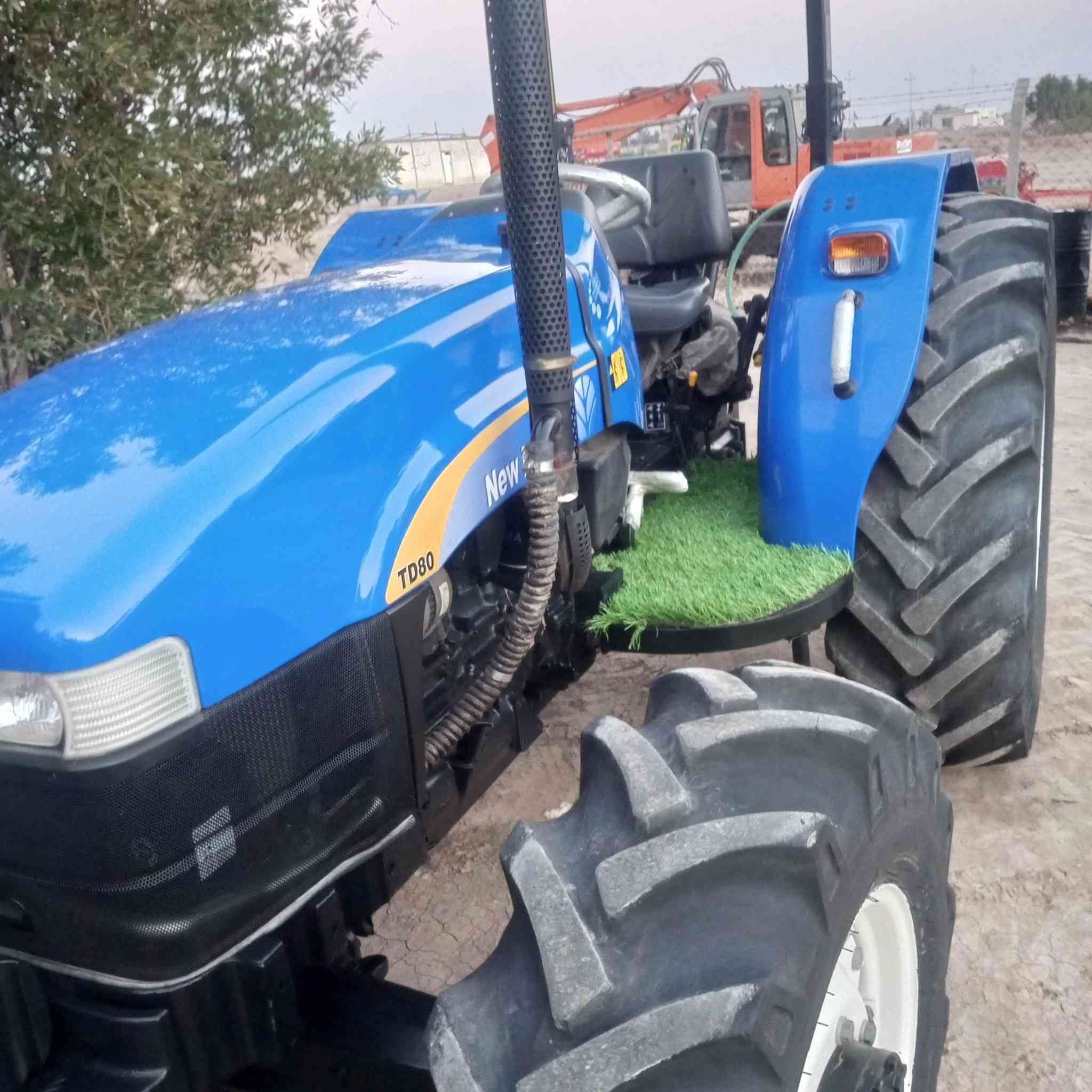 السلام عليكم ورحمه الله وبركاته للبيع نيو هولند موديل 24مشتغله شي قليل جدا تحويل  ثاني يوم
هزه وسنويه جديده العنوان بابل الحمزة الغربي 
***********

***********
