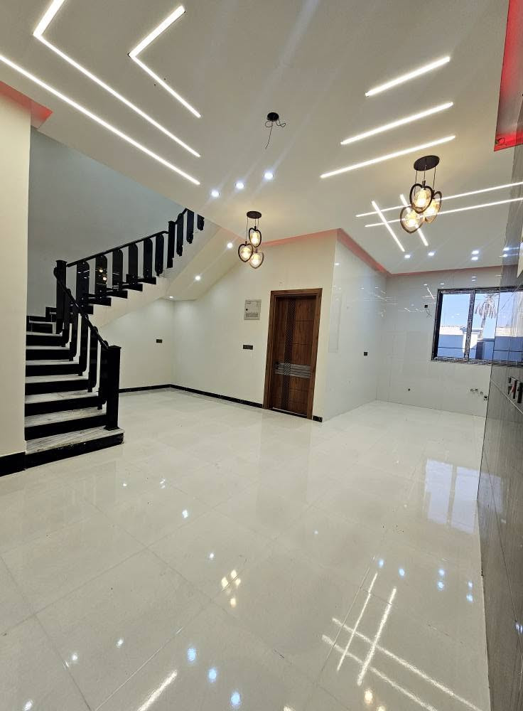 🏡 دار حديث للبيع – فول مواصفات
📍 الموقع: البصرة / أبي الخصيب – البهادريه
🔹 قريب على الشارع العام الداخلي (السايدين)
📐 المساحة: 200 متر
🏗️ نوع البناء: حديث – طابقين
✨ تفاصيل الدار:
• 6 غرف نوم (سويت)
• استقبال واسع
• صالتين مريحة
• مطبخ حار + مطبخ بارد
• صحيات حديثة
• كراج سيارة
📜 نوع الملكية: طابو زراعي عراقي
📞 للاستفسار: *********** البصرة, العراق
