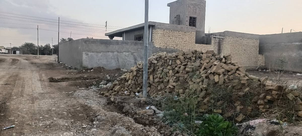 سلام عليكم قطعه للبيع مساحه 300 مع 3 دبل طابوك  تبعد عن طريق اعماره 40 متر  موقع قريب علاء مجسر الحولي استفسار ***********
