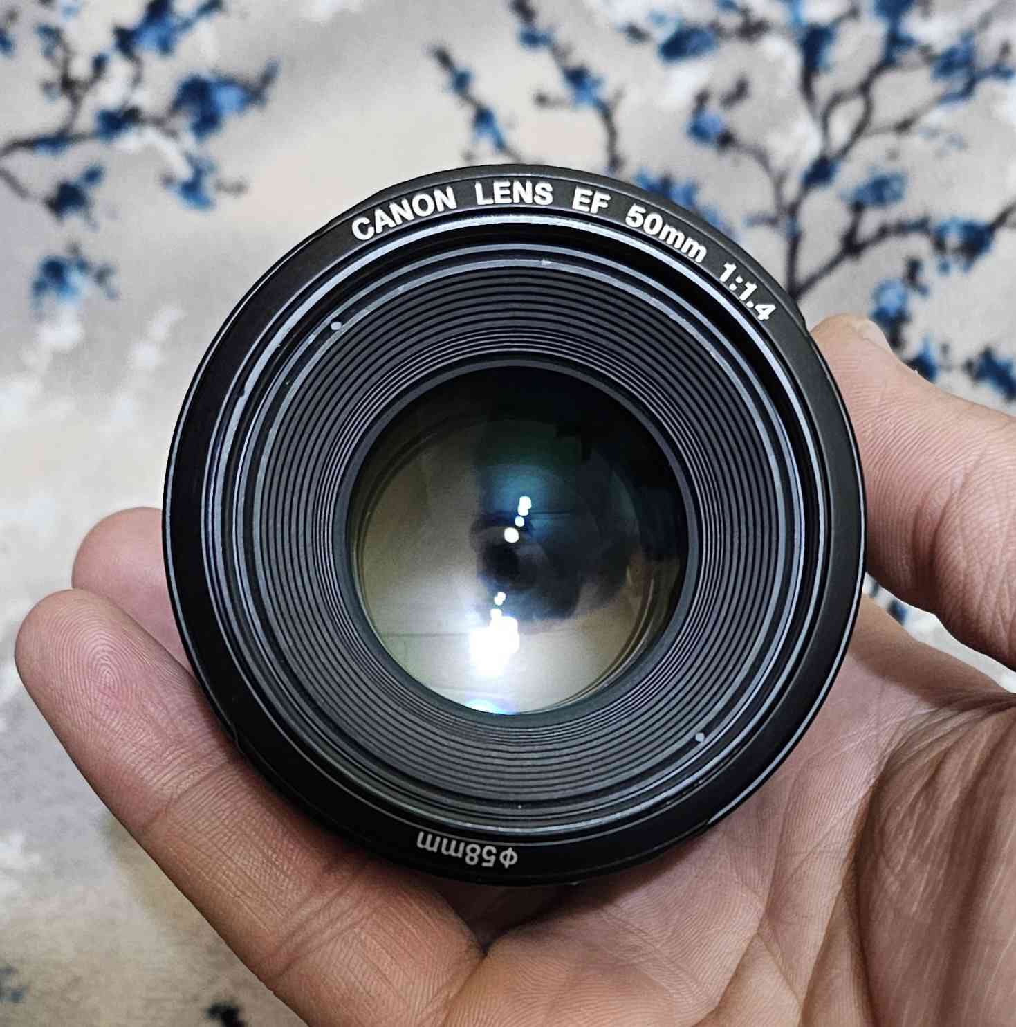 السلام عليكم عدسه 50mm فتحه 1.4 العدسه اخت الجديده نضافه ١٠٠ مع الغطاء 
السعر ١٦٠ توصيل موجود ***********
