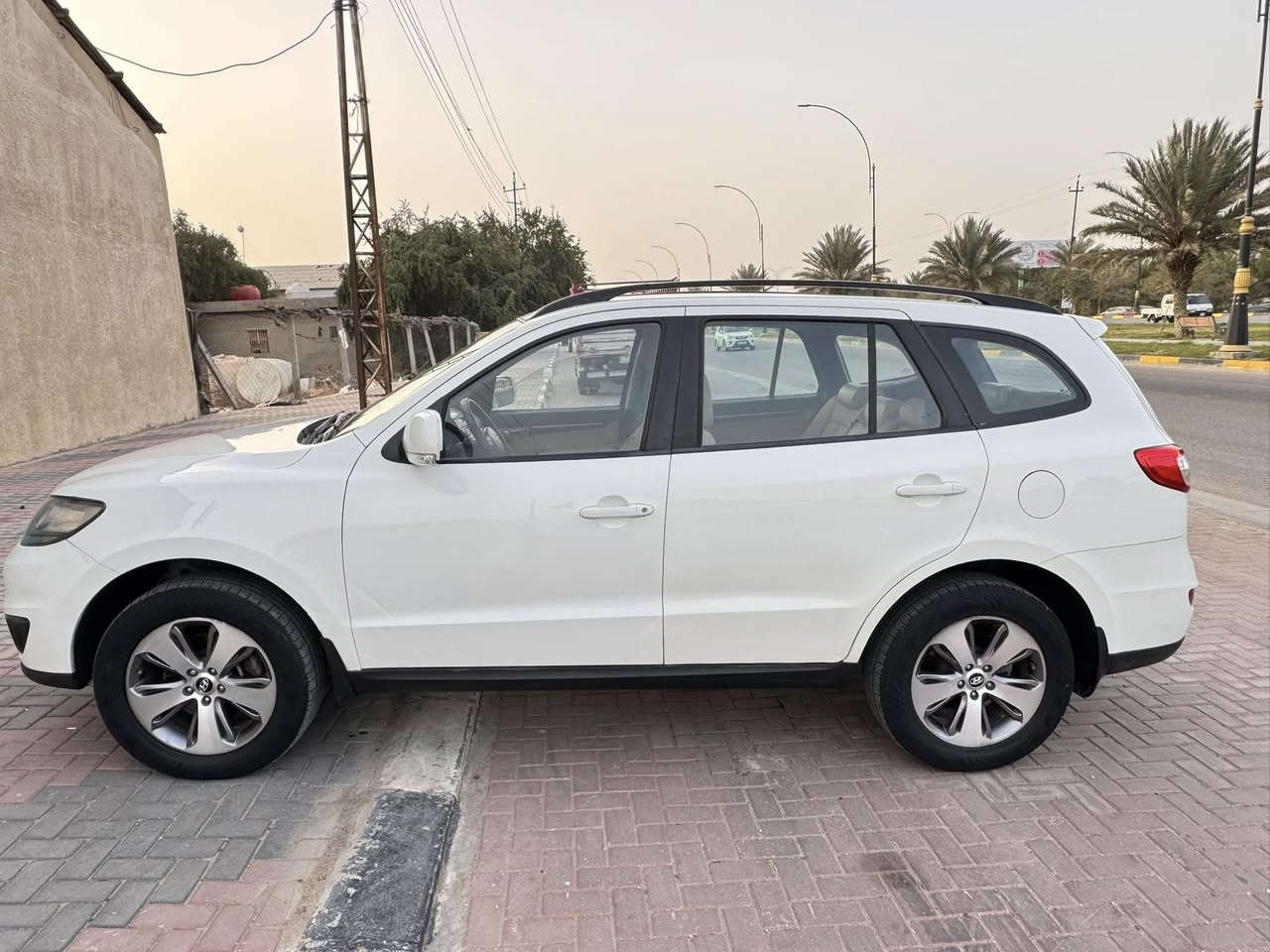 السلام عليكم سنتافي 2012 خليجي رقم كربلاء دولي
سنويه وهزه جديده بسمي مكفوله من الضربه والتبديل والبارد بيه صبغ طرف باب واضح بلسونار اثر شخط 
مكينه 6سلندر مامفتوحه تبريد 3قطع ثلج ❄️ تدفئه شغاله 7راكب كشن كهربائي تحكمات حساس خلفي 
مري شفط مكان السياره كربلاء السعر 163 مجال قليل
***********
