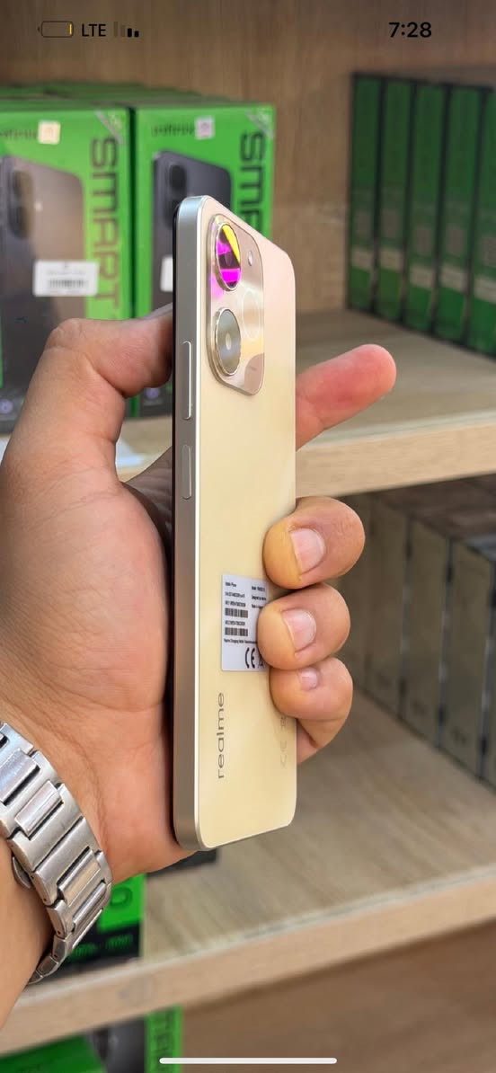 📣 عـــرض جـديــد: هاتف Realme بـتـصـمـيـم أنـيـق وعـصـري! ✨
للبيع هاتف Realme المميز بلونه الذهبي/الرمادي الساحر وتصميمه النحيف والأنيق المشابه للهواتف الرائدة (كما هو موضح في الصورة image.png). الهاتف يجمع بين الأداء السلس والبطارية القوية والمظهر الفخم الذي يلفت الانتباه! 🌟
📌 أهـم الـمـواصـفـات والـمـمـيـزات:
• التصميم: مظهر خلفي أنيق وجذاب مع كاميرات مدمجة بشكل عصري يمنحك شعور الفخامة.
• الشاشة: شاشة واسعة ومريحة للعين، مثالية لتصفح مواقع التواصل الاجتماعي، مشاهدة الفيديوهات، والدراسة.
• البطارية: بطارية ضخمة تدوم معك طوال اليوم مع استخدام مكثف دون الحاجة لإعادة الشحن المتكرر.
• الحالة: [أدخل حالة الهاتف هنا، مثلاً: جديد تماماً علبة مغلقة / أو مستعمل بحالة الوكالة].
• ذاكرة التخزين: [أدخل سعة التخزين والرام هنا، مثلاً: 64GB أو 128GB].
💰 السعر وعرض خاص:
افضل هاتف في شركه realme على الاطلاق من حيت المميزات والسعر 😍✨👌
التوصيل متوووفر 😍👌✨
مضيعوووش الفرصه ✨✨✨😍


**إذا كنت صاحب هذا الإعلان وتريد حذفه لأي سبب، رجاءا أرسل رسالة إلى الدعم الفني**