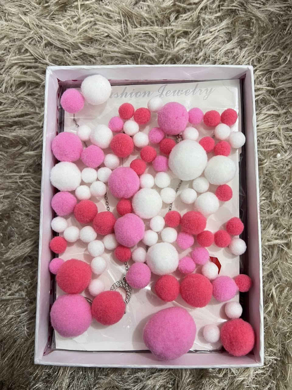 تجهيز بوكس هدية 🎁 
اكسسوارات 
عطور 
ساعات 
***********
يوجد توصيل داخل وخارج هيت
