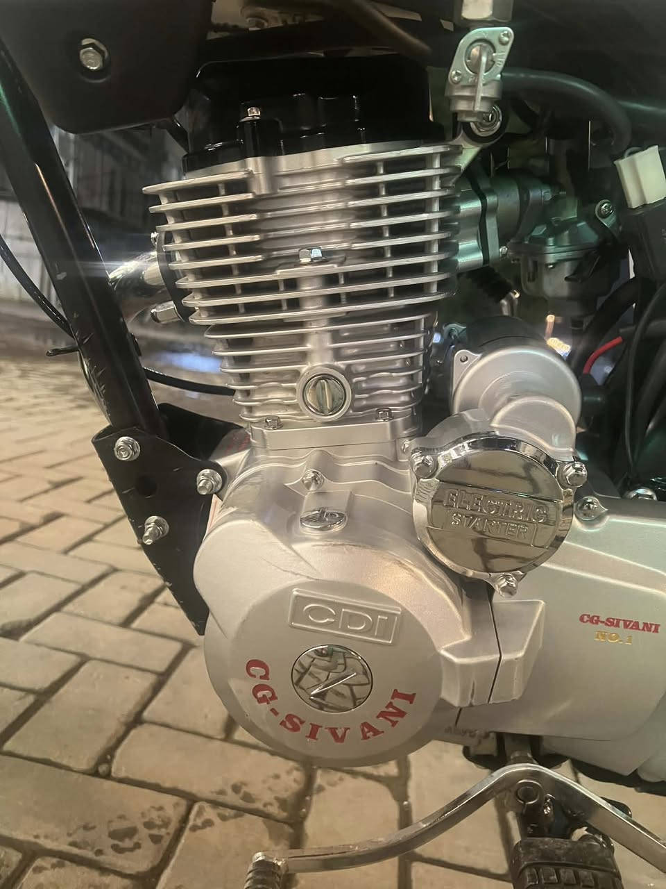 السلام عليكم دراجه سيفات ١٥٠ سي سي موديل ٢٥  بكان الدراجه حي الجهاد جامع محمد رسول الله الدراجه جديده الله شاهد اوراق موجوده صار شهرين من شتريتها السعر ٨٥٠ وبيها مجال *********** /***********
