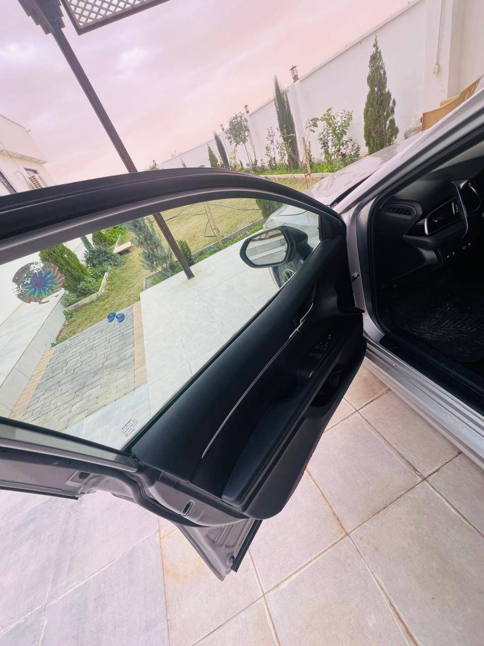 كامري وارد أمريكي 2024.. SE... لون سلفر... رادار.. تحديد مسار.. مانع اصطدام... شفتات ستيرن... سبورت..
رقم انبار انكليزي.. حرة تحويل ثاني يوم... ماشية 29000 ميل... موجودة  بالرمادي... 
ضررها بنيد وجاملغ...
السعر 190 ورقة
***********
