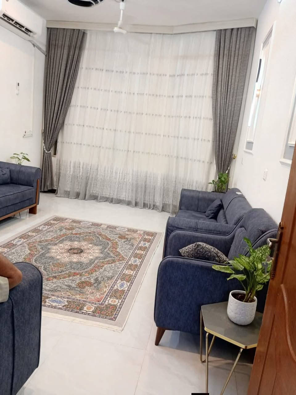 السلام عليكم........... 
دار للبيع طابو صرف
بغداد _ المحموديه _ حي العسكري _ البحث والتطوير /  قريب من الصحفيين ✓
المساحة   150 م   |   واجهة 7 ونص م   |    نزال  20 م 
طابق واحد /   الاساس رفت /  بناء طابوق 
            يحتوي على غرفتين نوم وباقي ملحقات الدار 
 سنة البناء 2024 ✓ بناء حديث 
      علمآ ان الدار مطلوب صندوق الاسكان   50  مليون  التسديد الشهري  ٣٠٠  آلف ✓ 
للاستفسار ه‍
 ***********
***********
