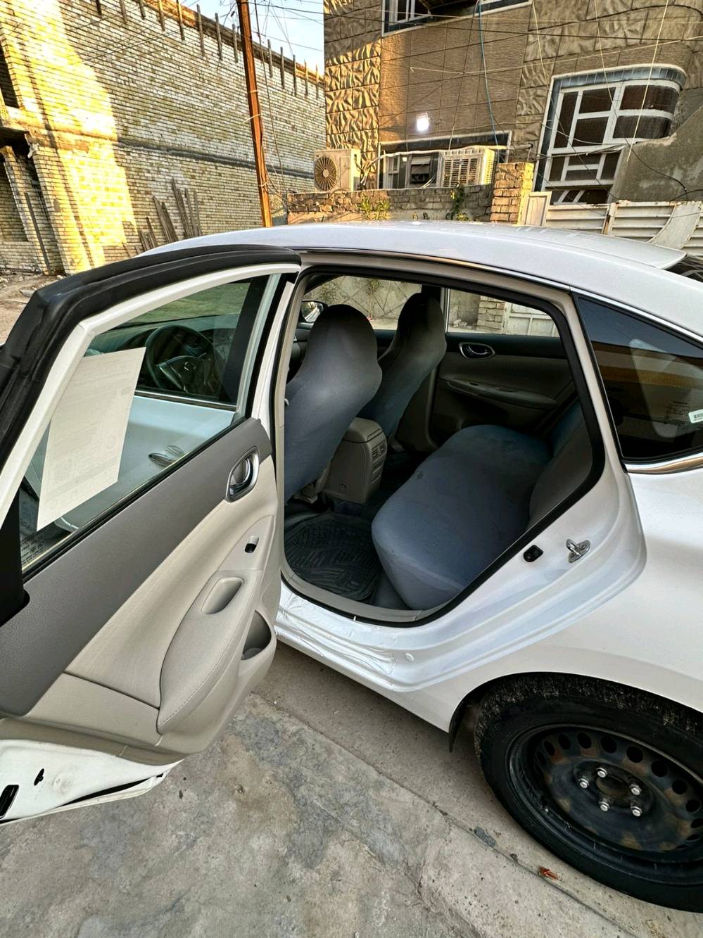 إعلان بيع سيارة – بحالة جيدة جداً

للبيع سيارة موديل 2018 لون أبيض، محرك بنزين، قير أوتوماتيك، ممشى 122 ألف كم، السيارة استخدام شخصي وبحالة جيدة جداً، قيادة مريحة واقتصادية بالوقود ومناسبة للاستخدام اليومي والسفر. السيارة مخدومة باستمرار وتمت صيانتها بشكل دوري، ولا تحتاج أي صرف حالياً وجاهزة للاستعمال مباشرة.

السيارة مكفولة ما عدا قلم باب صدر خلفي فقط، وباقي السيارة بحالة جيدة، المحرك والجير بحالة ممتازة، التبريد شغال ممتاز، السيارة نظيفة من الداخل والخارج، وتم استخدامها بشكل هادئ.

مواصفات السيارة:

- قير أوتوماتيك
- محرك بنزين
- تكييف بارد
- زجاج كهرباء
- مرايا كهرباء
- نظام صوت
- وسائد هوائية
- ABS
- استخدام نظيف

السعر المطلوب 115 قابل للتفاوض

عنوان: بغداد /بغداد جديده 

للتواصل والاستفسار:
***********