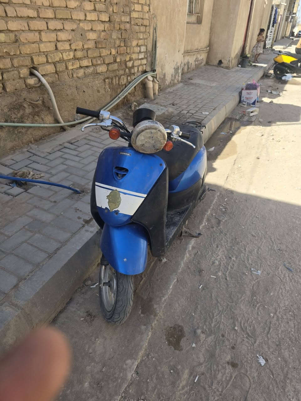 دارجه ياباني هوندا
مكينة سبيسي ادخن وتنقص دهن 
سلف هندر لايت هورن اشاير امامية شغاله
السعر ١٥٠ وبيها مجال 
كوت حي الجهاد (زويريجات ) قرب مسقف ام البنين 
***********
