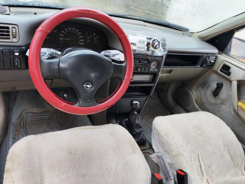 ئۆپل  مۆدیڵ 1992 ماکینە 18 گێر عادی گێرو ماکینە بەشەرت  سلایت سەنەوی 2025 تەواو بوا کۆبۆن بەنزینی هەیە بەشەرتی تەحویل وەکەلا سعری 40 ماعملە *********** كركوك, العراق
