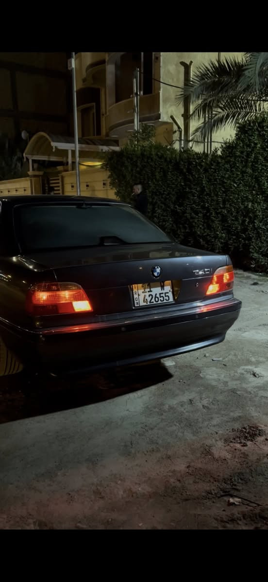 السلام عليكم 

كاسحه موديل 96

 مصبوغه عام تعمير مال جناي ما بيها قطرة معجون 

شاد الها سسيتم كامل 

4 بوب جدد ويده باب لد داخل وخارج

جاملغات اماميه جدد 

بنيد وجنطه جدد 

غرفه كامله ما بيها نقص كلبسه بطاين وكشنات بالباكيت ما بيهن ضرر

برده كهربائيه 

ما بيها قطره خياس السياره 

معمره على ايدي صبغ شذره وكله درجه اولى 

 مكينه كير 

     تبريد 

حداديه اماميه خلفيه 

ما بيهن نقص برغي 

رقم بغداد دولي بسمي مداور ثاني يوم 

(السعر 115 ).   ***********

مكاني بالناصريه مركز 

بالواقع احلى السياره بهواي الصور ظالمتها
