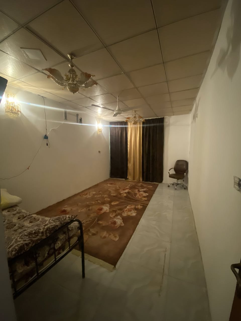 سلام عليكم الدار البيع مساحه 150متر الواجه 7.5ونزال 20في منطقة تصنيع أي ستفسارً على رقم الهاتف *********** غير متواجد على الفيس
