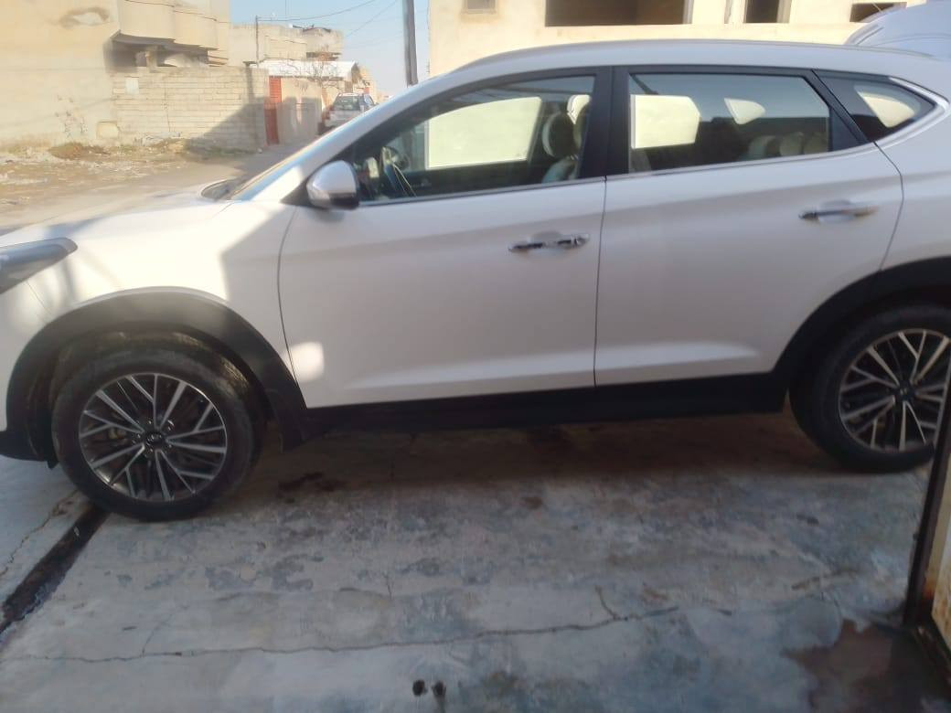 السلام عليكم 
للبيع 
توكسن 2019 خليجي 
محرك وكير شرط
سياره مكفوله كفاله عامه
السياره ماشيه 120
السياره هزه سنويه كل جديد 
السعر 210 وبيها مجال للطيبين
الاستفسار اتصل على الرقم التالي***********
