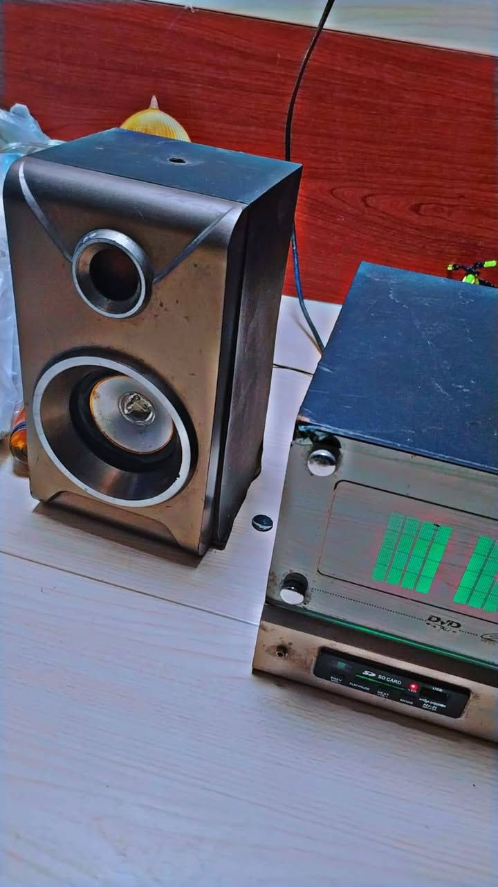 وصلني بهذا الشكل الي يريده يخلي سعر
ماعندي رام اشغل بيي ابيعع شغال بس صوت ماعرف اشغله


**إذا كنت صاحب هذا الإعلان وتريد حذفه لأي سبب، رجاءا أرسل رسالة إلى الدعم الفني**