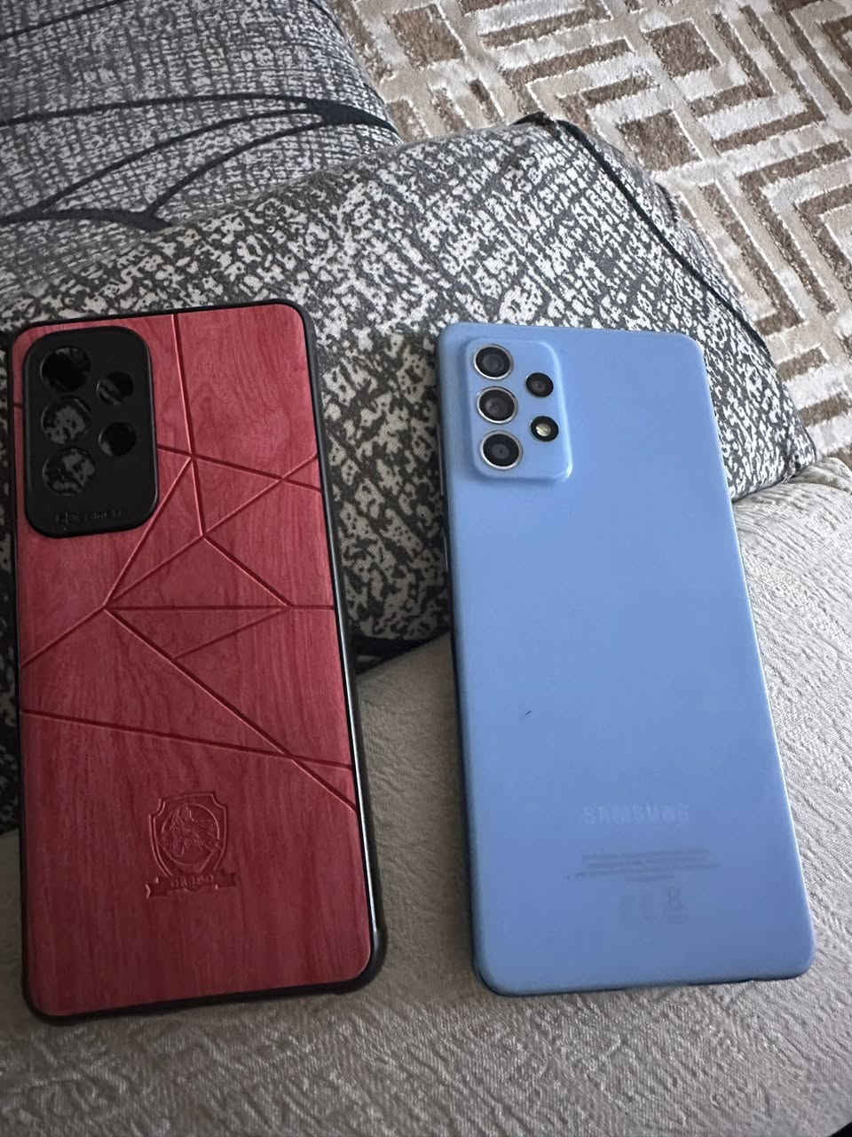 سامسونغ A52 ذاكرة 256 رام8 الجهاز نظيف سعره 160 مكاني المشتل الأتصال عل ***********
