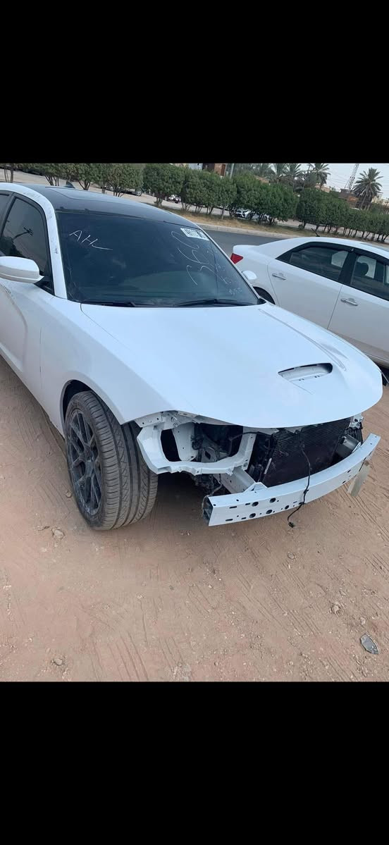 سلام عليكم جارجر دايتونا  مكينه ٥٧٠٠ ماشيه ٧٦ فول مواصفات فتحه عليه كام ٦٤٠٠ srt مكاني بابل فقط بيع ***********
