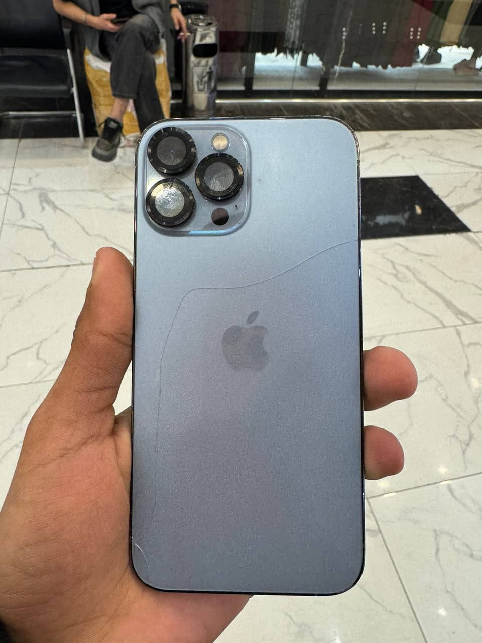 السلام عليكم ايفون ١٣ ابرو ماكس بطاريه٨٤ ذاكره ٢٥٦ جهاز مامفتوح ولامصلح بس الفطر الي بال ضهر فقط سعر ٦٥٠ تواصل ***********الجهاز ماستر
